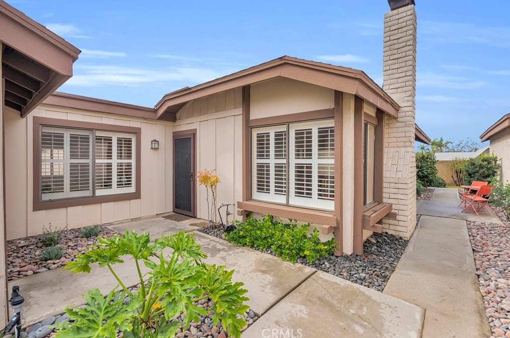 2988 Hyde Park Cir, Riverside CA  92506-4544 exterior