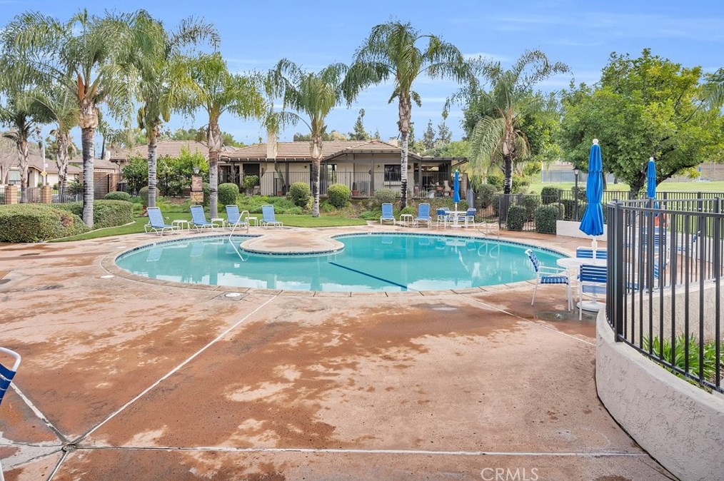 2988 Hyde Park Cir, Riverside CA  92506-4544 exterior