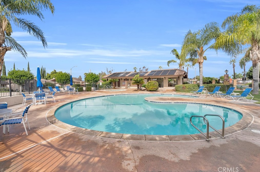 2988 Hyde Park Cir, Riverside CA  92506-4544 exterior