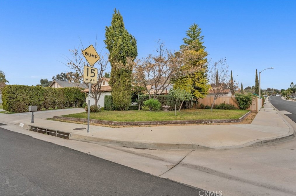22800 Kinross Ln, Moreno Valley CA  92557-6986 exterior
