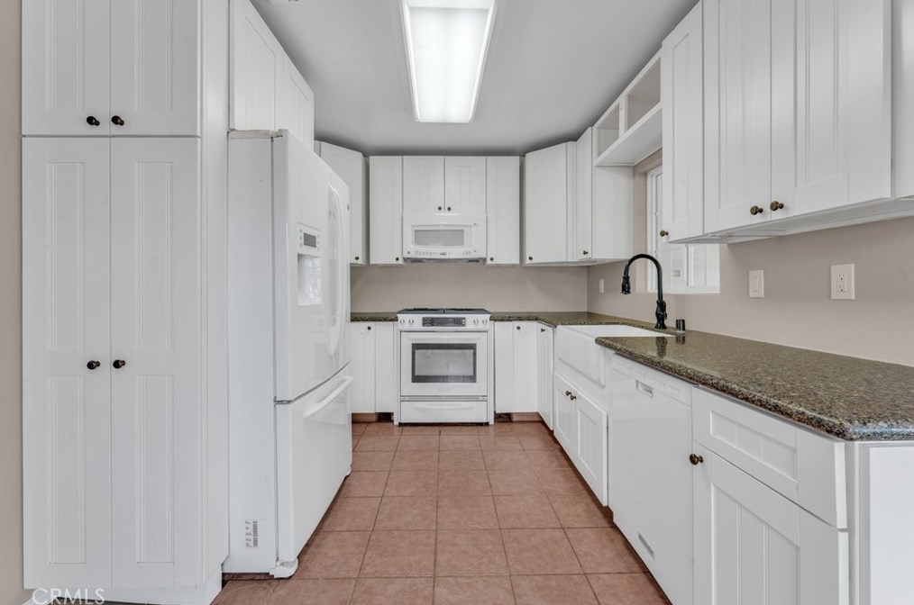 22800 Kinross Ln, Moreno Valley CA  92557-6986 exterior