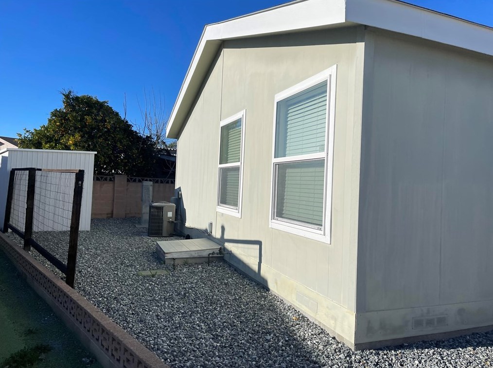 181 San Mateo Cir, Hemet CA  92543-6800 exterior