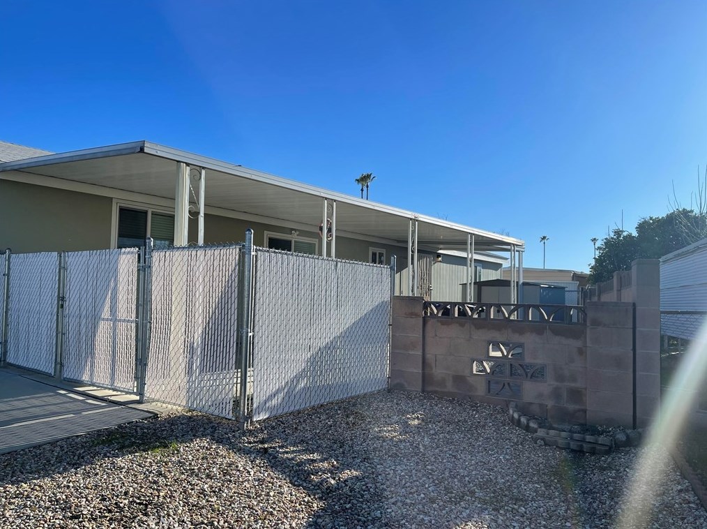 181 San Mateo Cir, Hemet CA  92543-6800 exterior