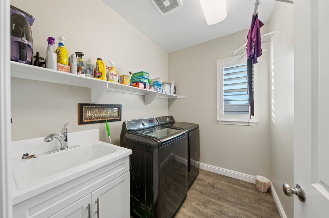 35554 Laurel Tree Ct, Winchester CA  92596-8476 exterior