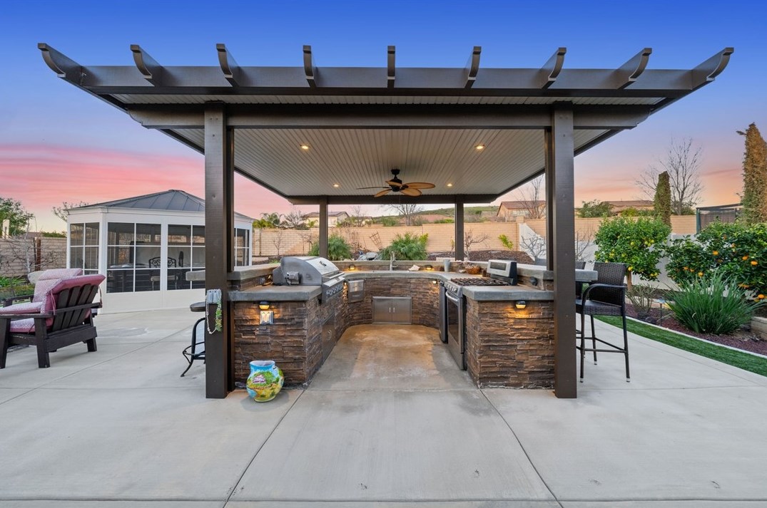 35554 Laurel Tree Ct, Winchester CA  92596-8476 exterior