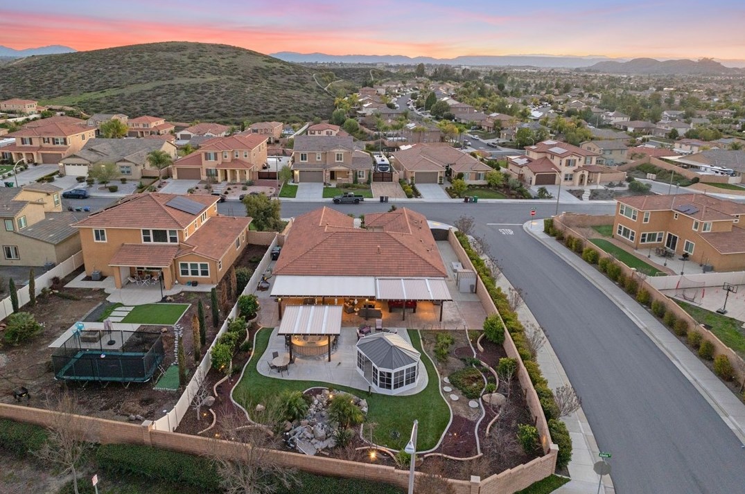 35554 Laurel Tree Ct, Winchester CA  92596-8476 exterior