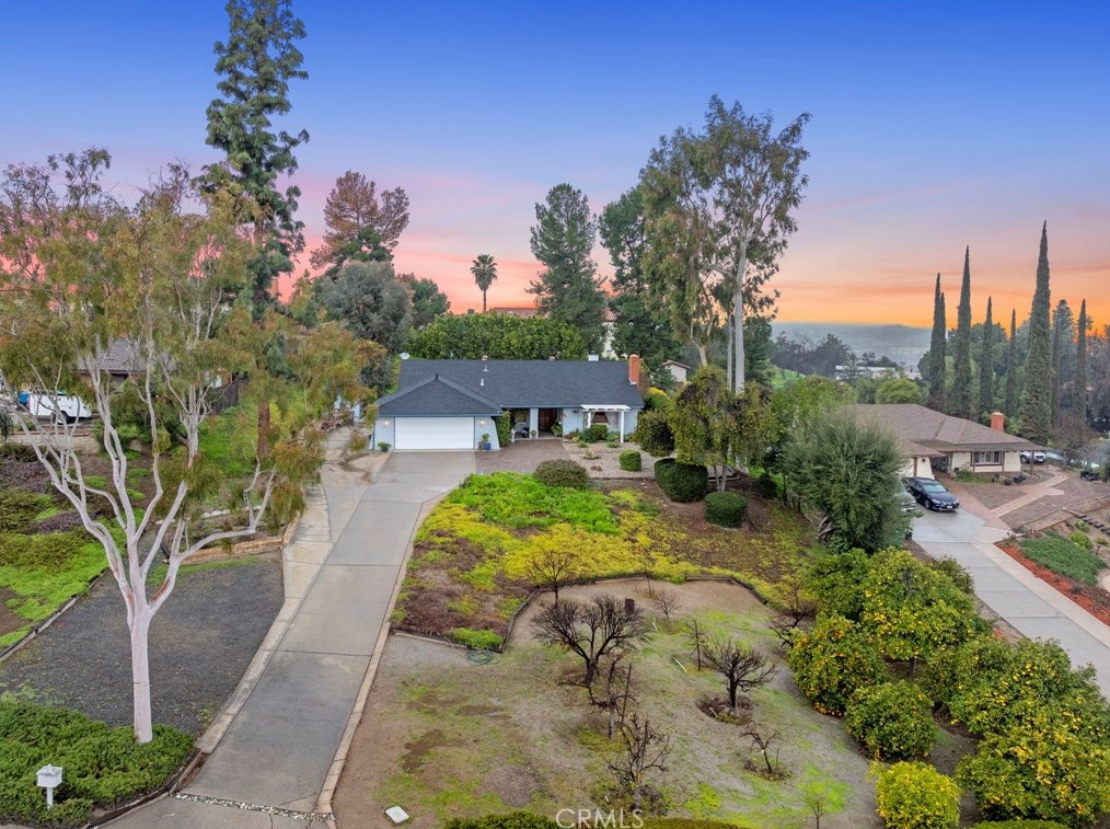 15621 Saddleback Rd, Riverside, CA 92506-5832