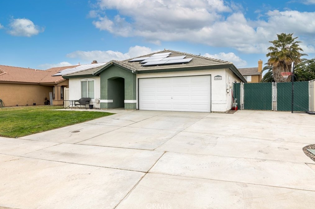4450 Ferngreen Dr, Hemet, CA 92545-8063