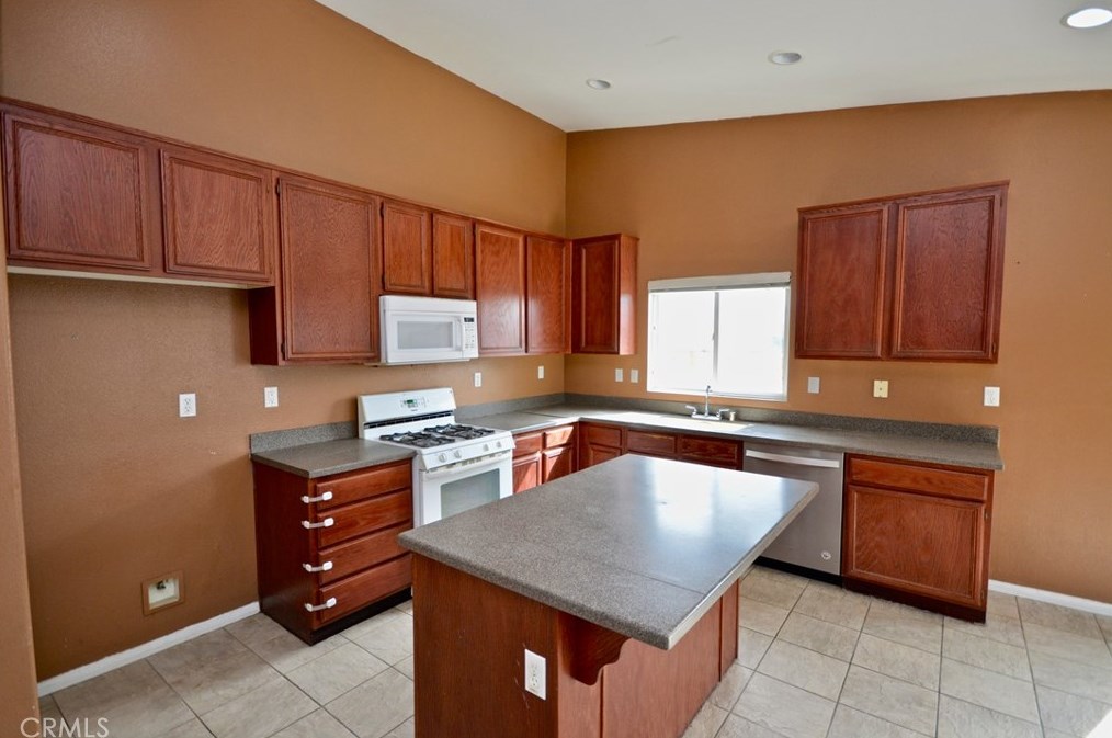 22998 Mirileste Dr, Lakeview, CA 92567