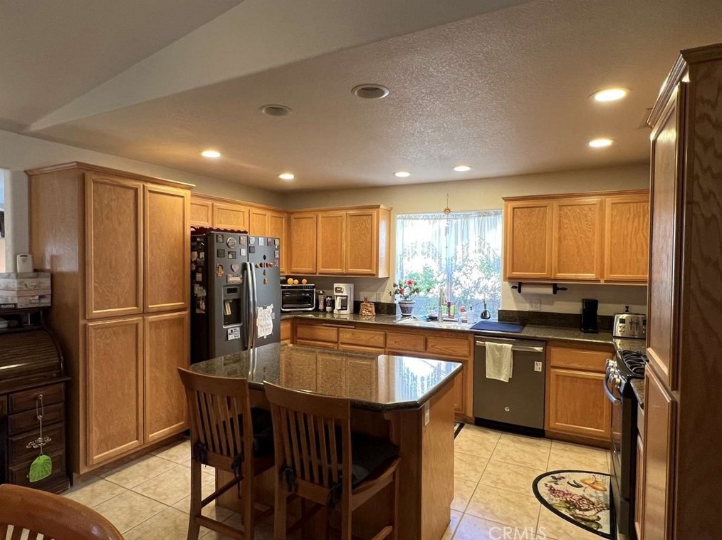 672 Deardorff Dr, Hemet CA  92544-3192 exterior