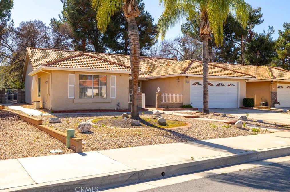 2045 Seven Hills Dr, Hemet, CA 92545-8108