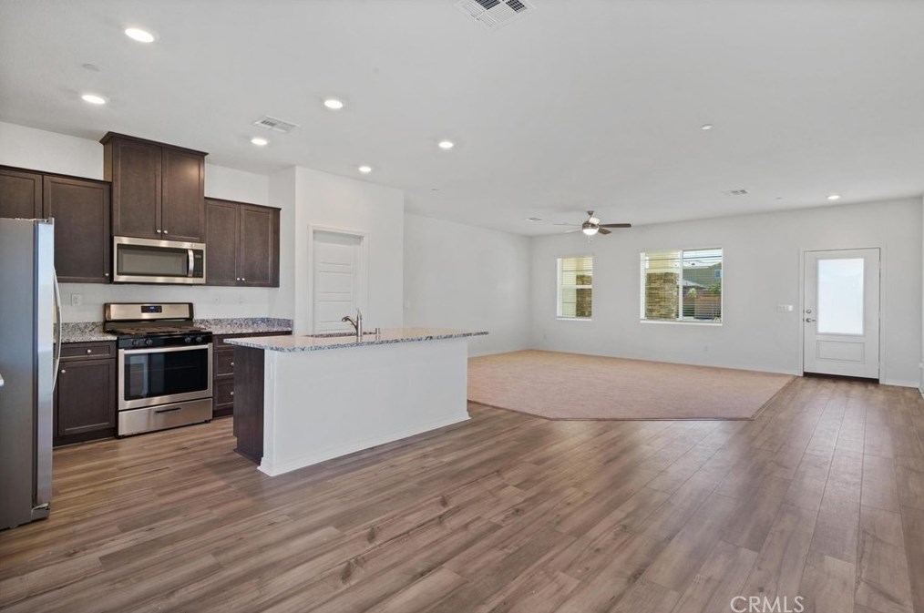 12335 Gold Dust Way, Victorville CA  92392-4829 exterior