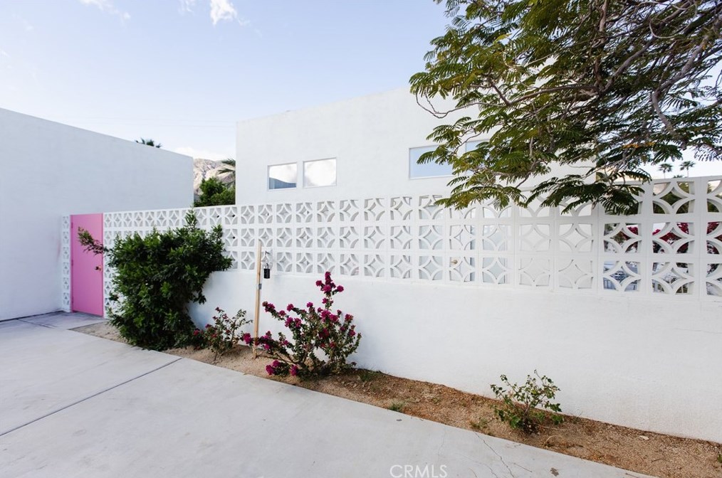 2723 Junipero Ave, Palm Springs CA  92262-1829 exterior