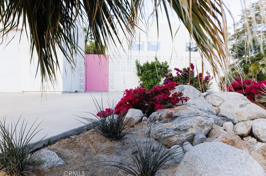 2723 Junipero Ave, Palm Springs CA  92262-1829 exterior