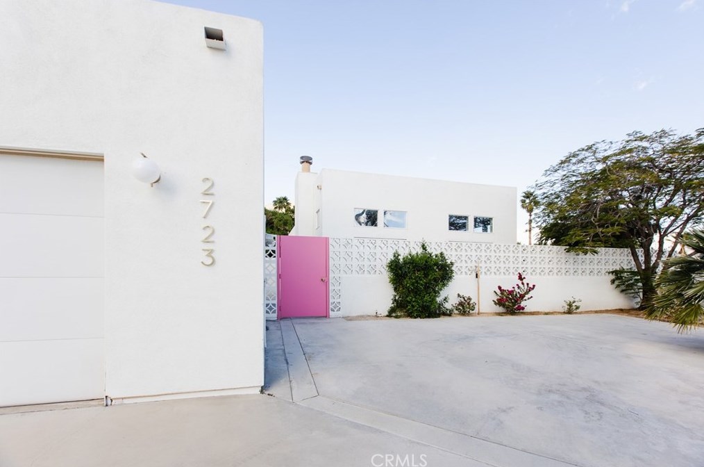 2723 Junipero Ave, Palm Springs CA  92262-1829 exterior