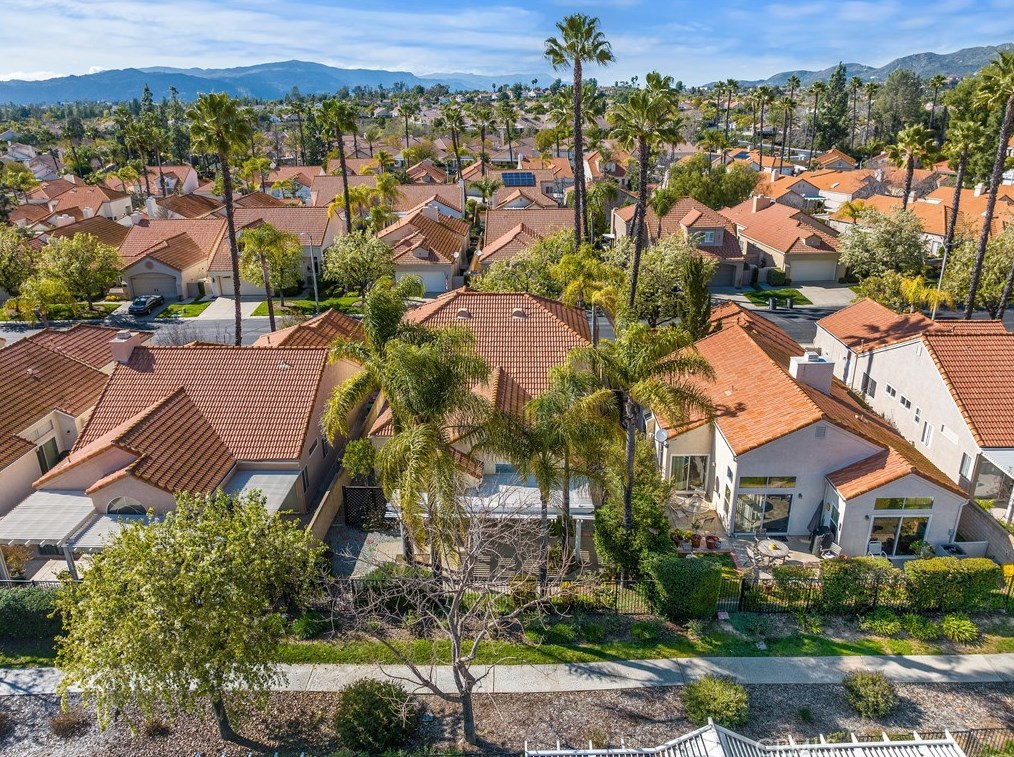 40402 Via Siena, Murrieta CA  92562-3508 exterior