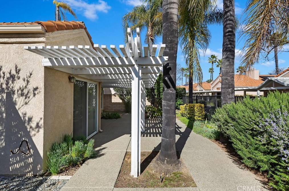 40402 Via Siena, Murrieta CA  92562-3508 exterior