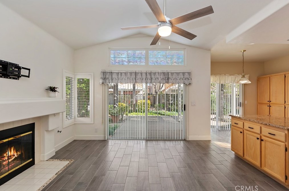 40402 Via Siena, Murrieta CA  92562-3508 exterior