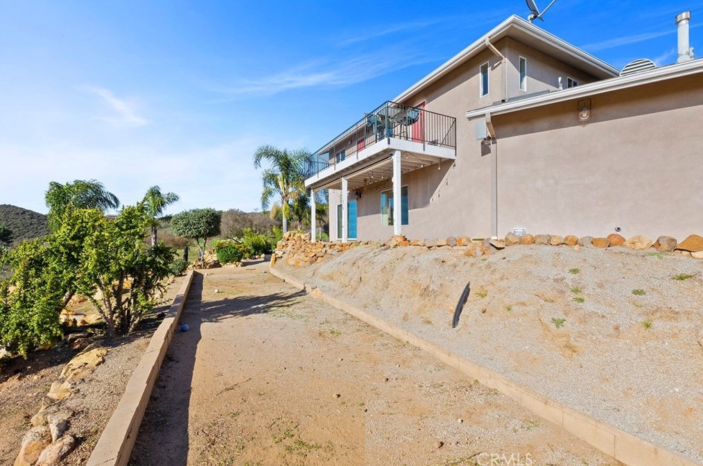 38054 Lost Horizon Dr, Pala CA  92059-1800 exterior