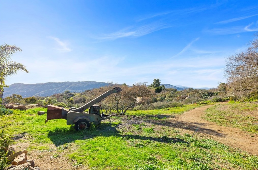 38054 Lost Horizon Dr, Pala CA  92059-1800 exterior