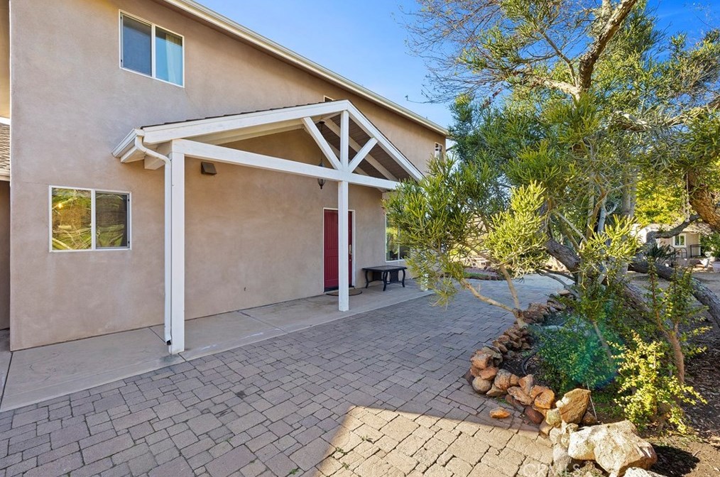 38054 Lost Horizon Dr, Pala CA  92059-1800 exterior
