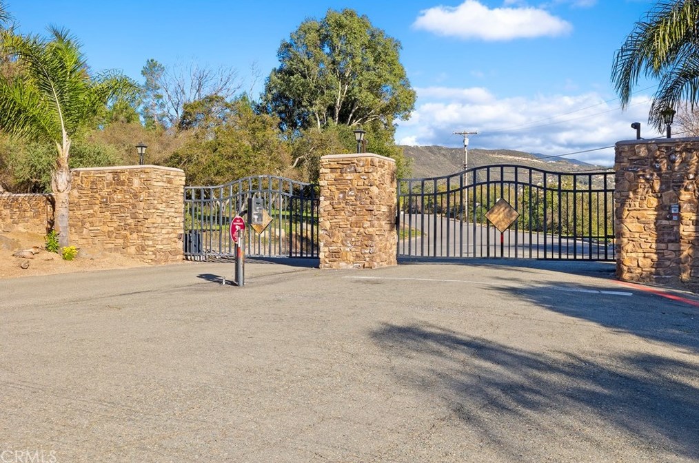 38054 Lost Horizon Dr, Pala CA  92059-1800 exterior