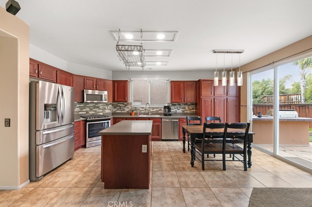 31706 Whitedove Ln, Murrieta, CA 92563-6210