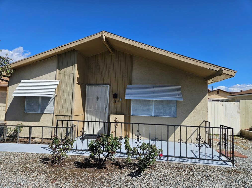 584 Solano Dr, Hemet, CA 92545-2482
