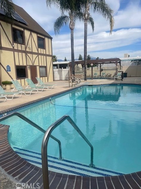 725 Thornton Ave, Hemet CA  92543-7878 exterior