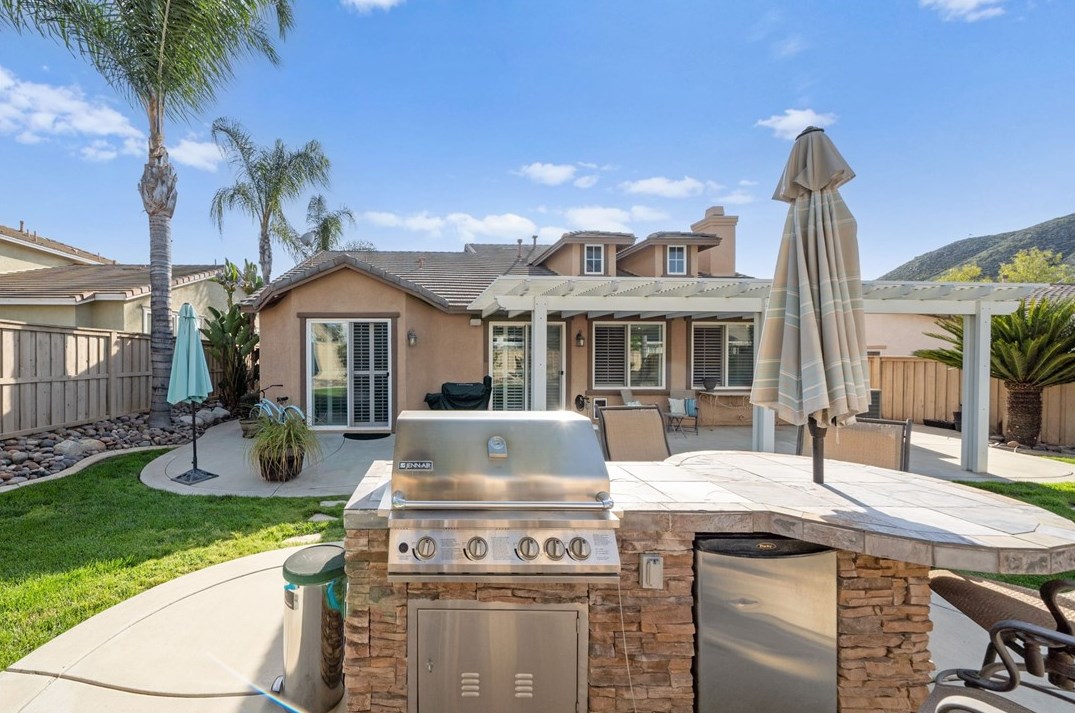 34234 Sweet Acacia Ct, Lake Elsinore CA  92532-2582 exterior