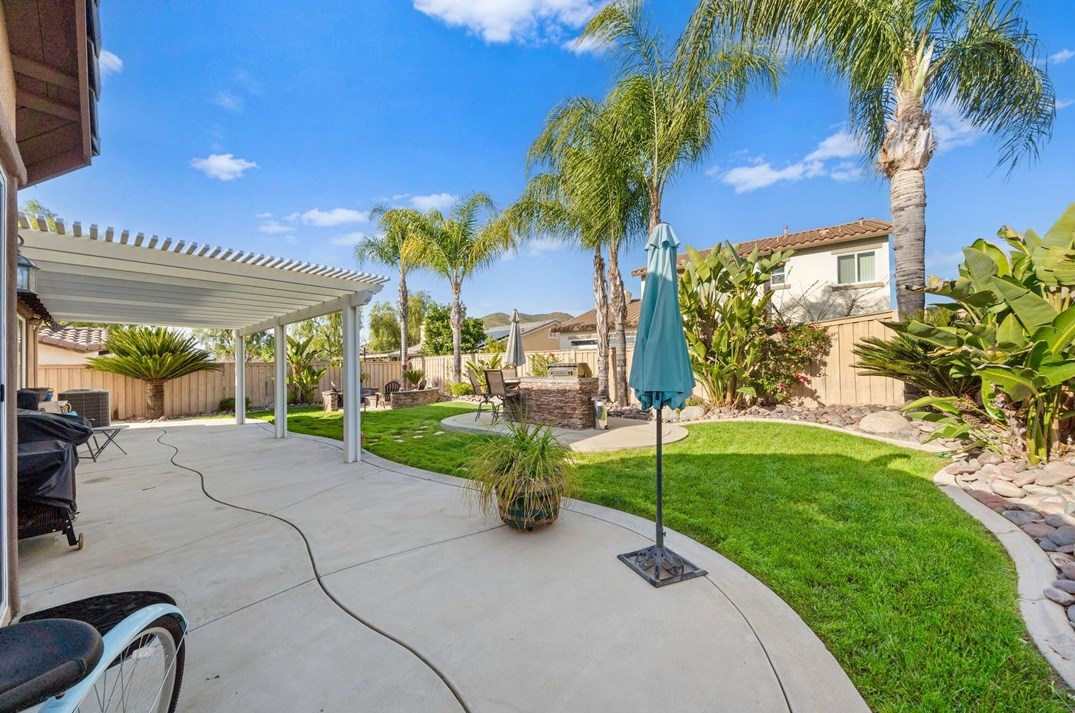 34234 Sweet Acacia Ct, Lake Elsinore CA  92532-2582 exterior