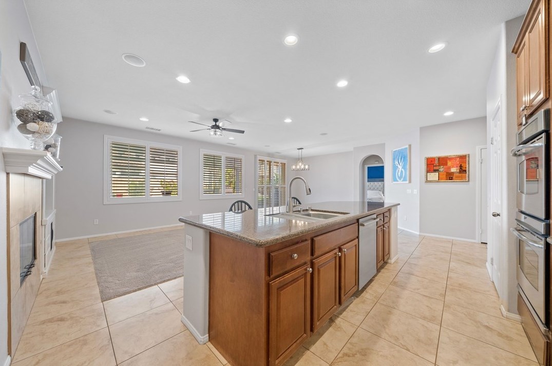 34234 Sweet Acacia Ct, Lake Elsinore CA  92532-2582 exterior
