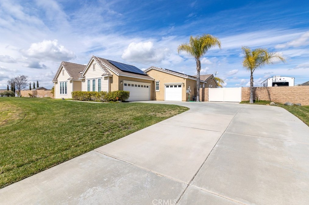 726 Newport Rd, Hemet, CA 92543-8703