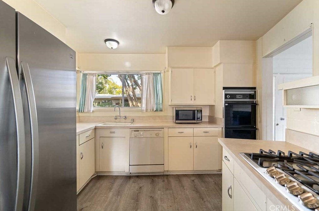 24 Center St, Redlands CA  92373-8102 exterior