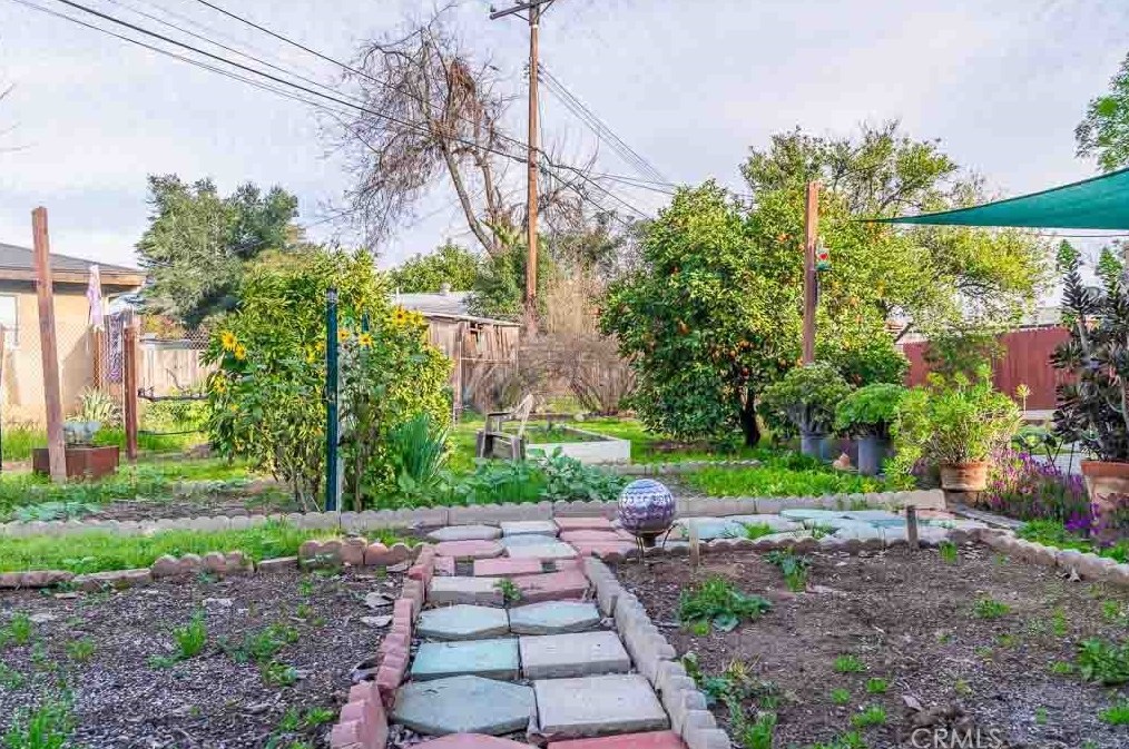 24 Center St, Redlands CA  92373-8102 exterior