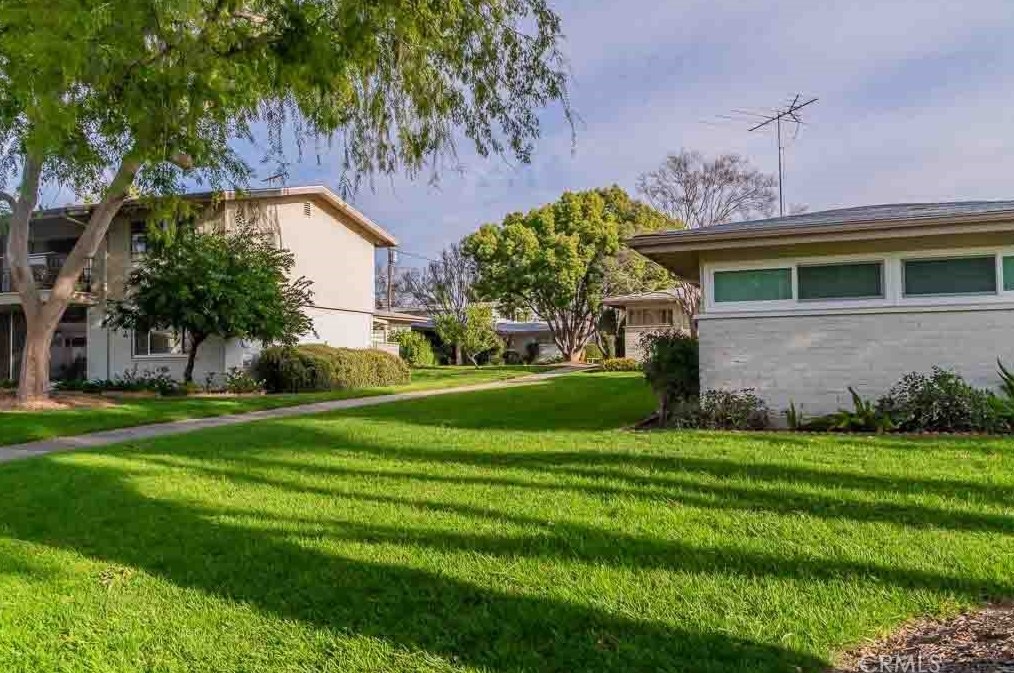 24 Center St, Redlands CA  92373-8102 exterior