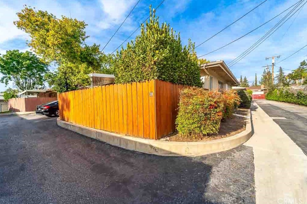 24 Center St, Redlands CA  92373-8102 exterior
