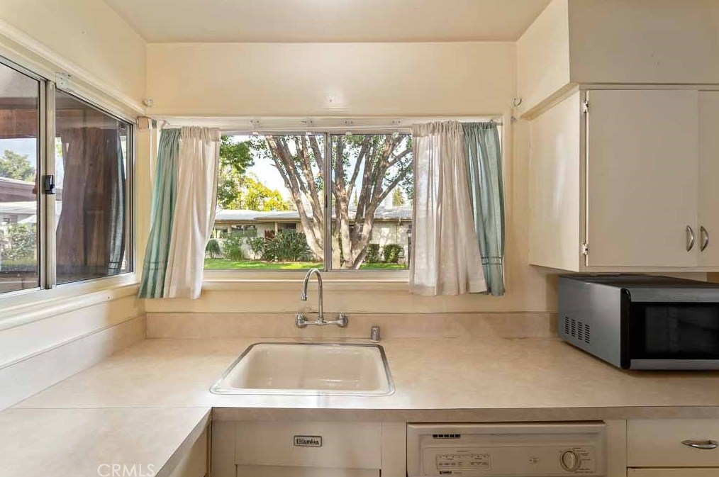 24 Center St, Redlands CA  92373-8102 exterior