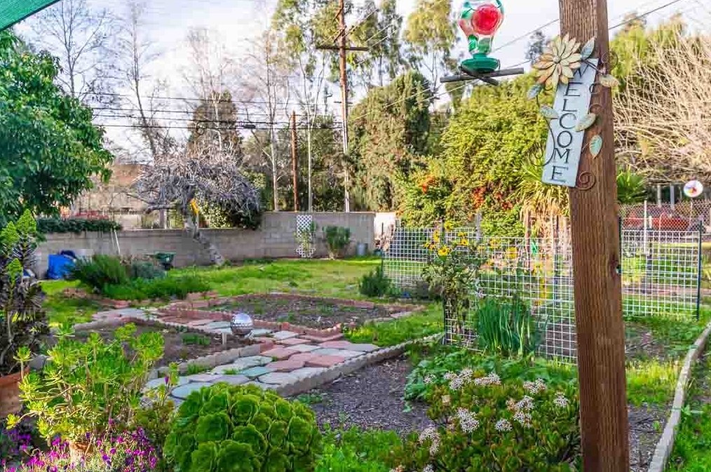 24 Center St, Redlands CA  92373-8102 exterior