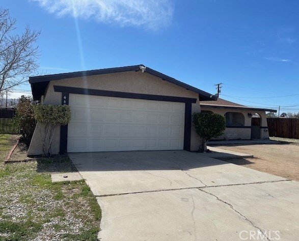 14480 Pawnee Rd, Apple Valley, CA 92307-4277