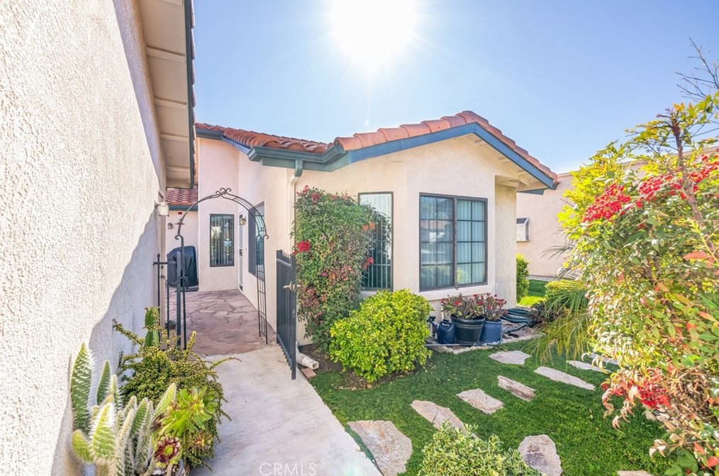 1060 Mountain View Dr, Hemet, CA 92545-1641