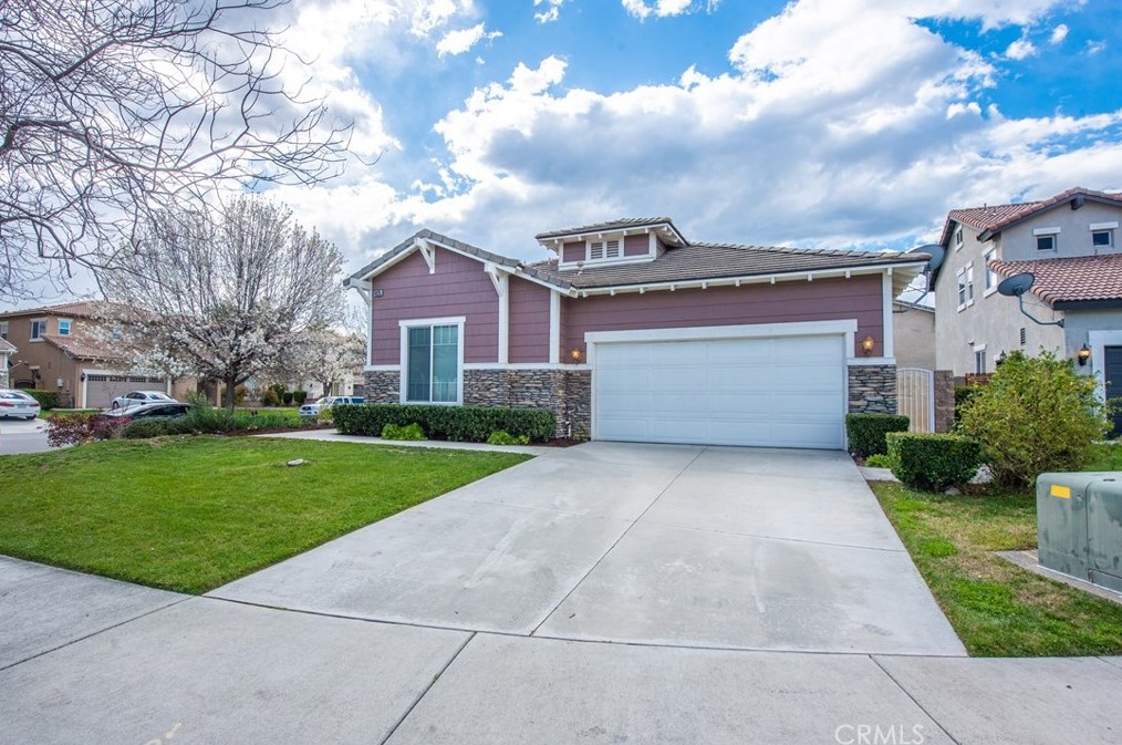 34235 Forest Oaks Dr, Yucaipa, CA 92399-6924