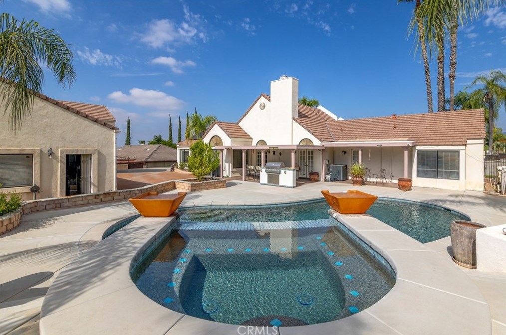 44263 Charlotte Dr, Hemet CA  92544-6673 exterior