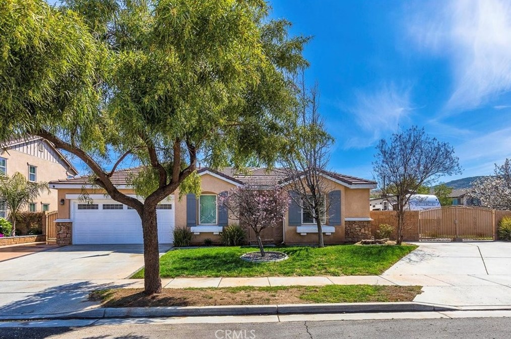 2150 Red Admiral Ln, Hemet, CA 92545