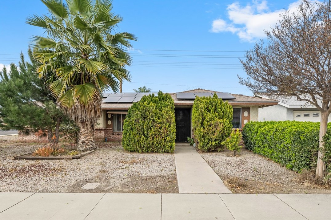 2860 Carl Dr, Hemet, CA 92545-3641