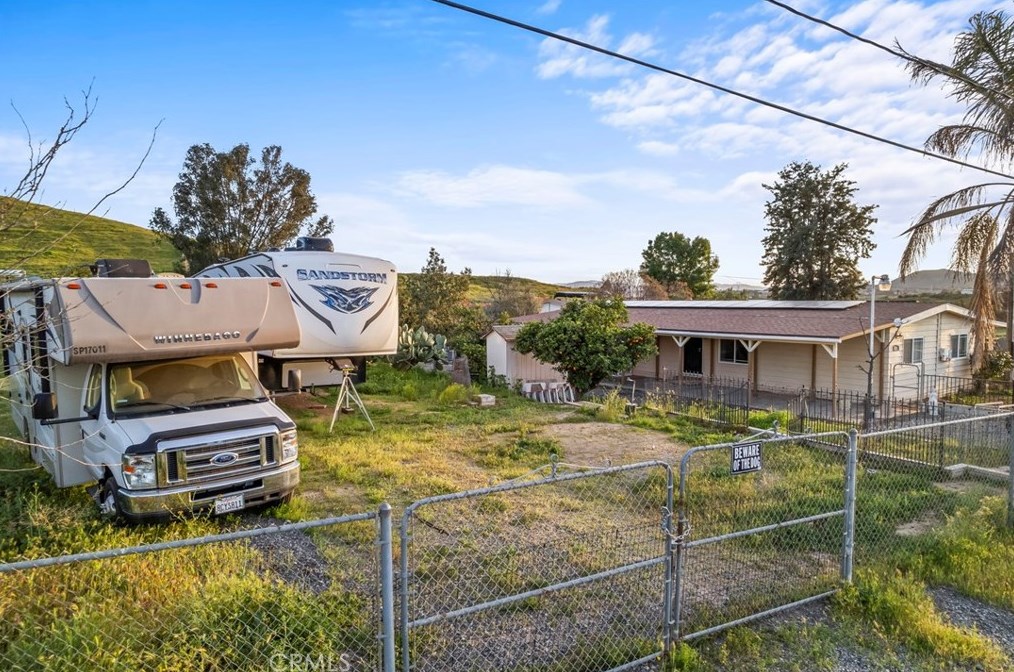 23315 Estrella Ln, Perris CA  92570-8917 exterior