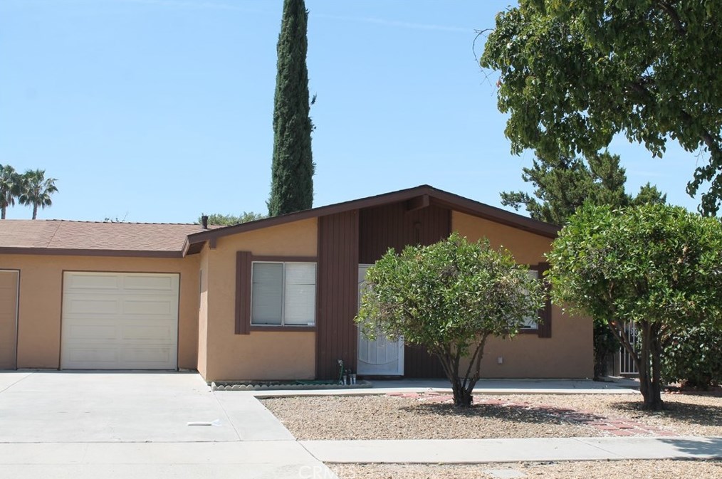 2327 Cristobal Ave, Hemet, CA 92545-2538
