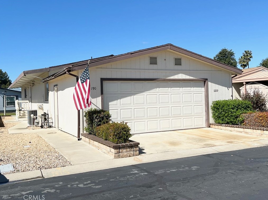 1229 Yellowood Dr, Hemet, CA 92545-7869