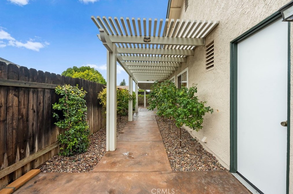 3323 Fruitwood Dr, Riverside CA  92503-5042 exterior