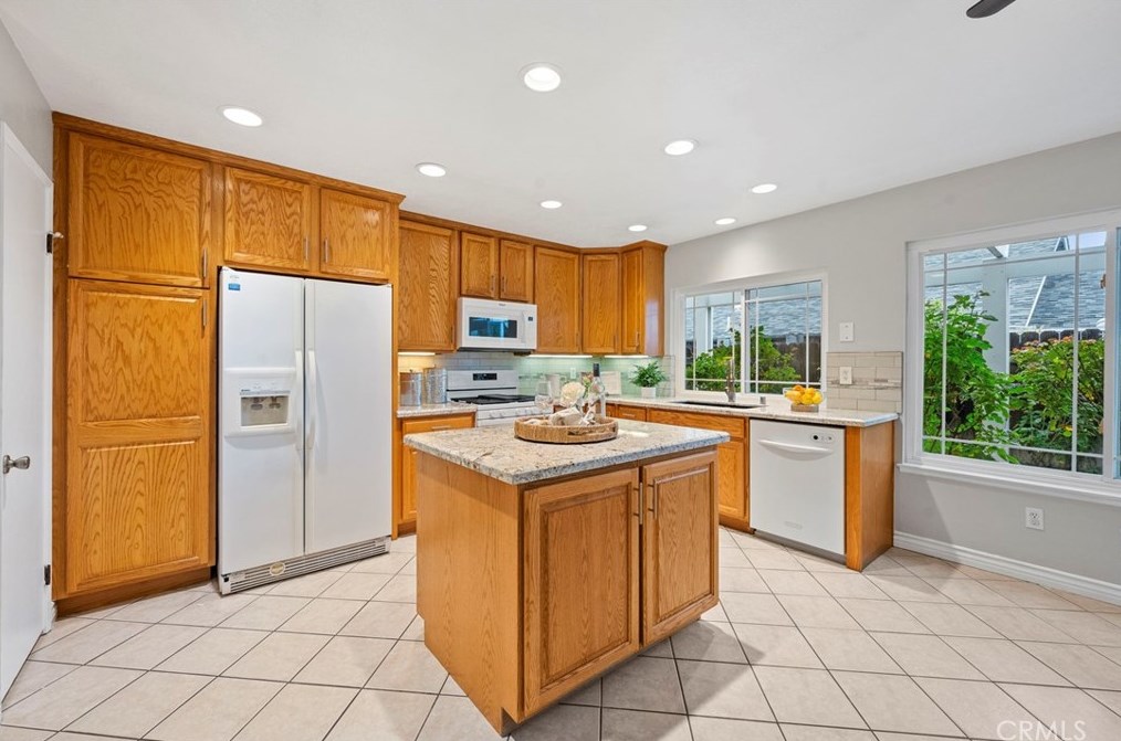 3323 Fruitwood Dr, Riverside CA  92503-5042 exterior